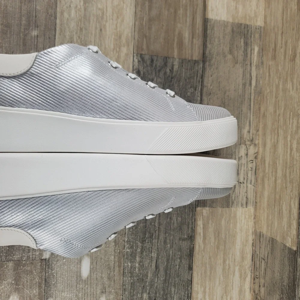 Naturalizer Morrison 2.0 Womens Sneaker Sz 8.5 W Silver Lace Up Low Top Casual